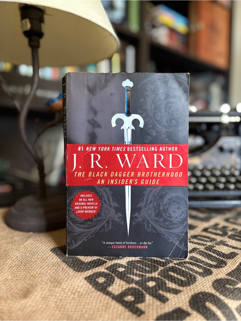 JR Ward - “The Black Dagger Brotherhood Insider's Guide” (2008)
